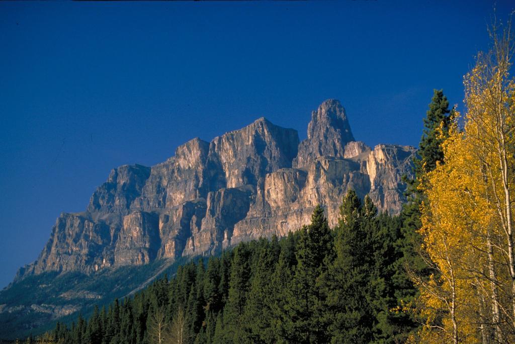 Hi Castle Mountain - Hostel Exterior photo