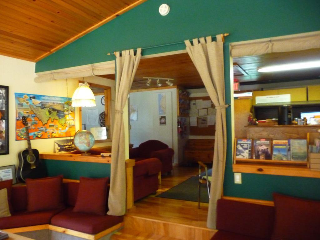 Hi Castle Mountain - Hostel Exterior photo