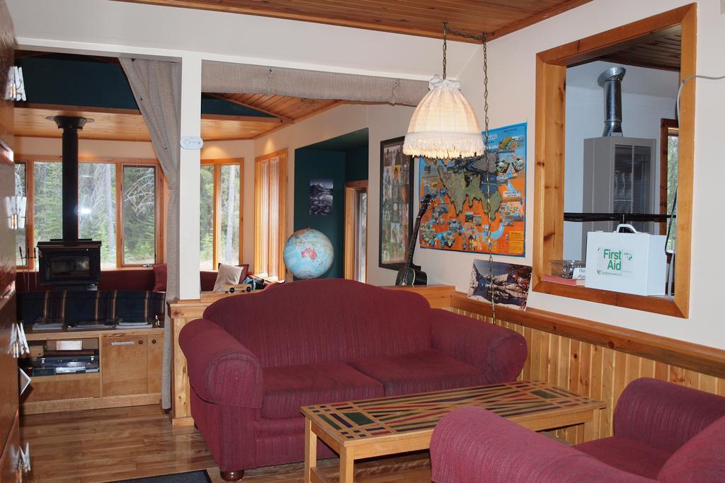 Hi Castle Mountain - Hostel Exterior photo